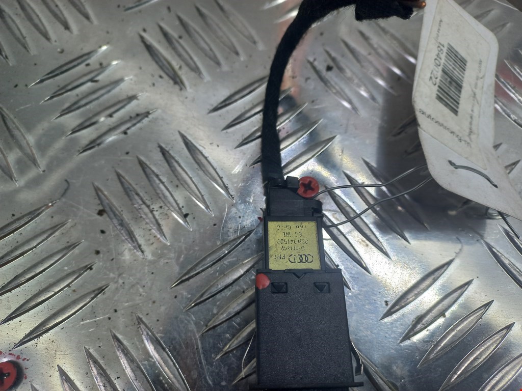 Кнопка аварийной сигнализации (аварийки) AUDI A4 B6 2001-2005