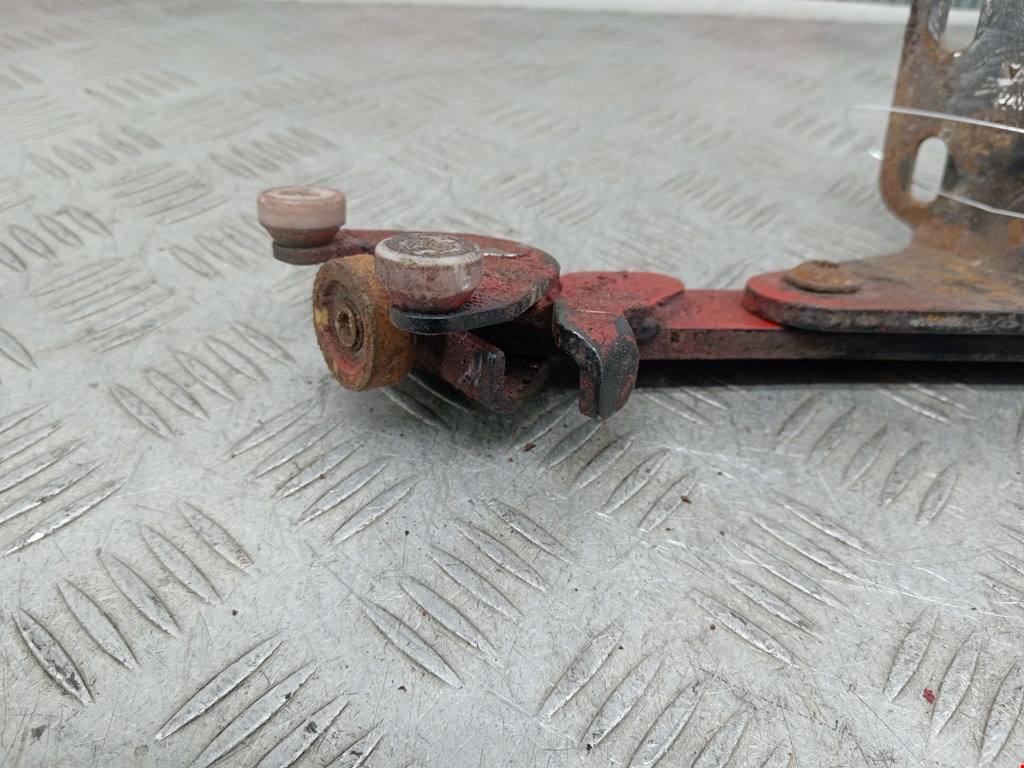 Ролик двери сдвижной (левый/правый средний верхний/нижний) VOLKSWAGEN Caddy III 2004-2015