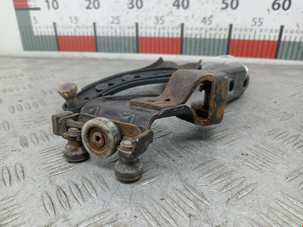 Ролик двери сдвижной (левый/правый средний верхний/нижний) VOLKSWAGEN Caddy III 2004-2015