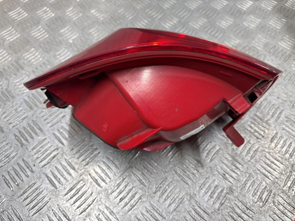 Фонарь задний правый VOLKSWAGEN Passat B6 2005-2011
