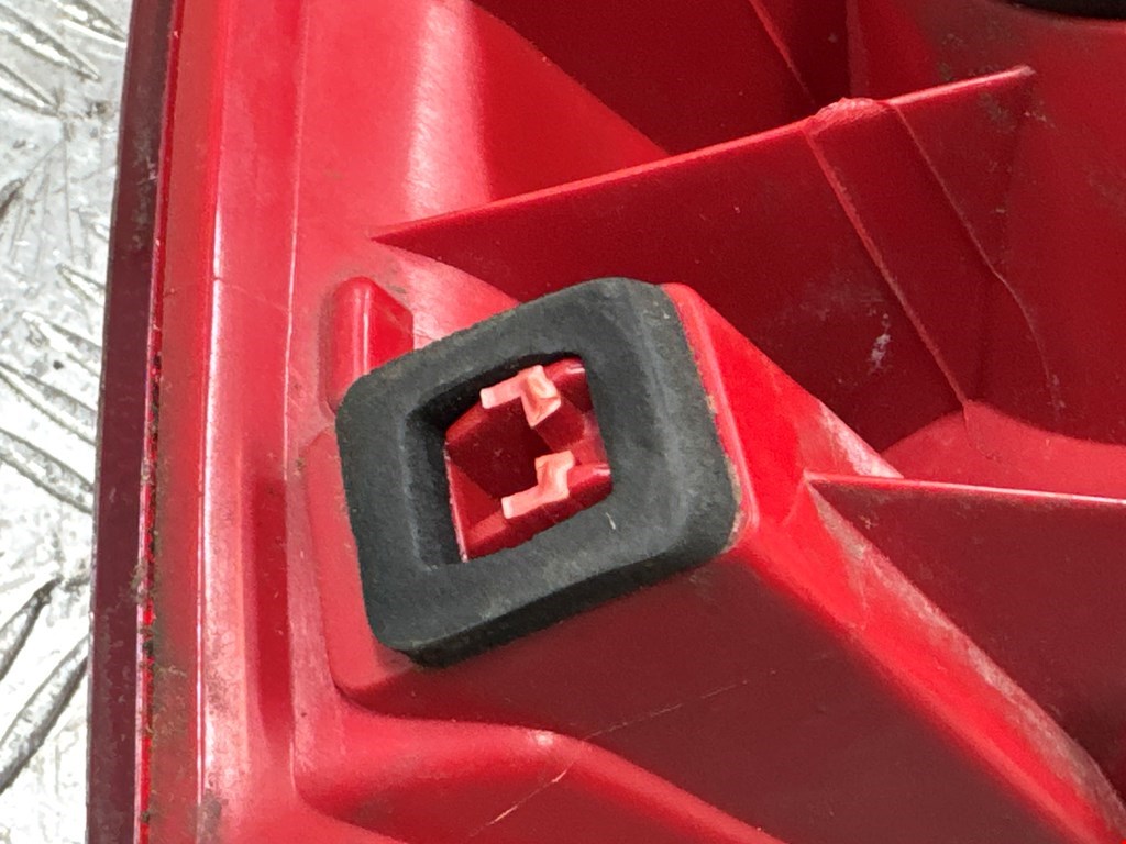 Фонарь задний правый VOLKSWAGEN Passat B6 2005-2011