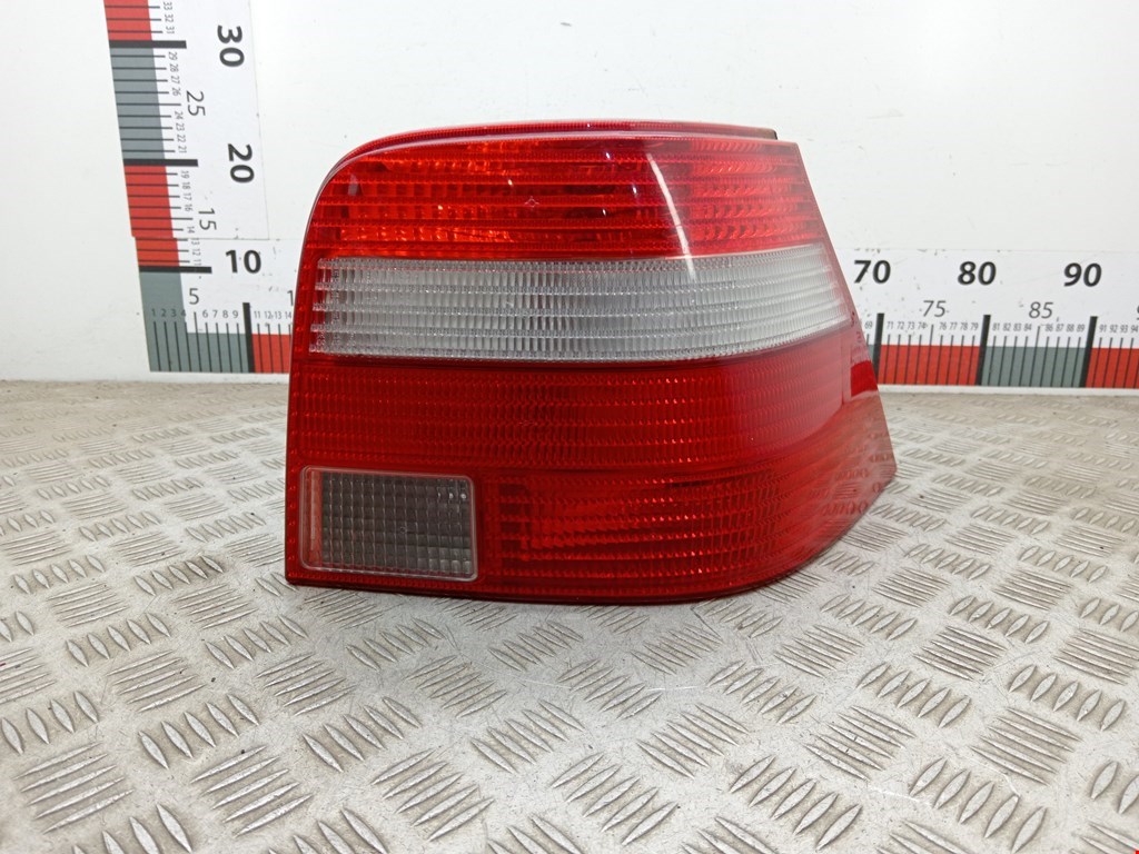 Фонарь задний правый VOLKSWAGEN Golf IV 1997-2003