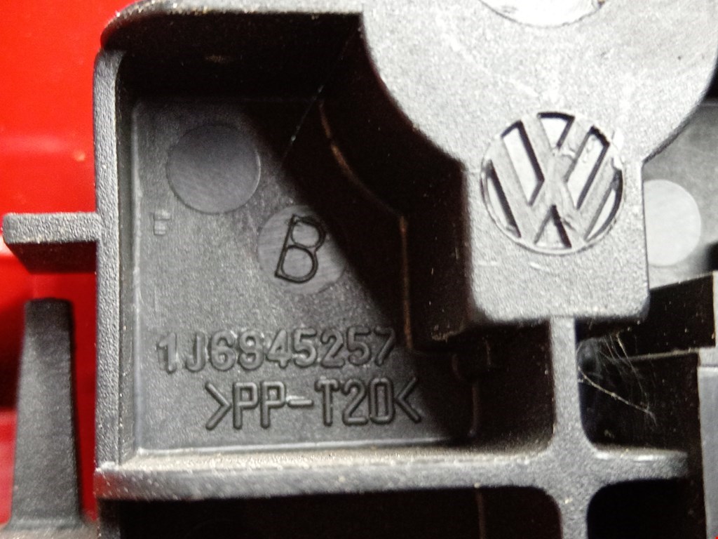 Фонарь задний правый VOLKSWAGEN Golf IV 1997-2003