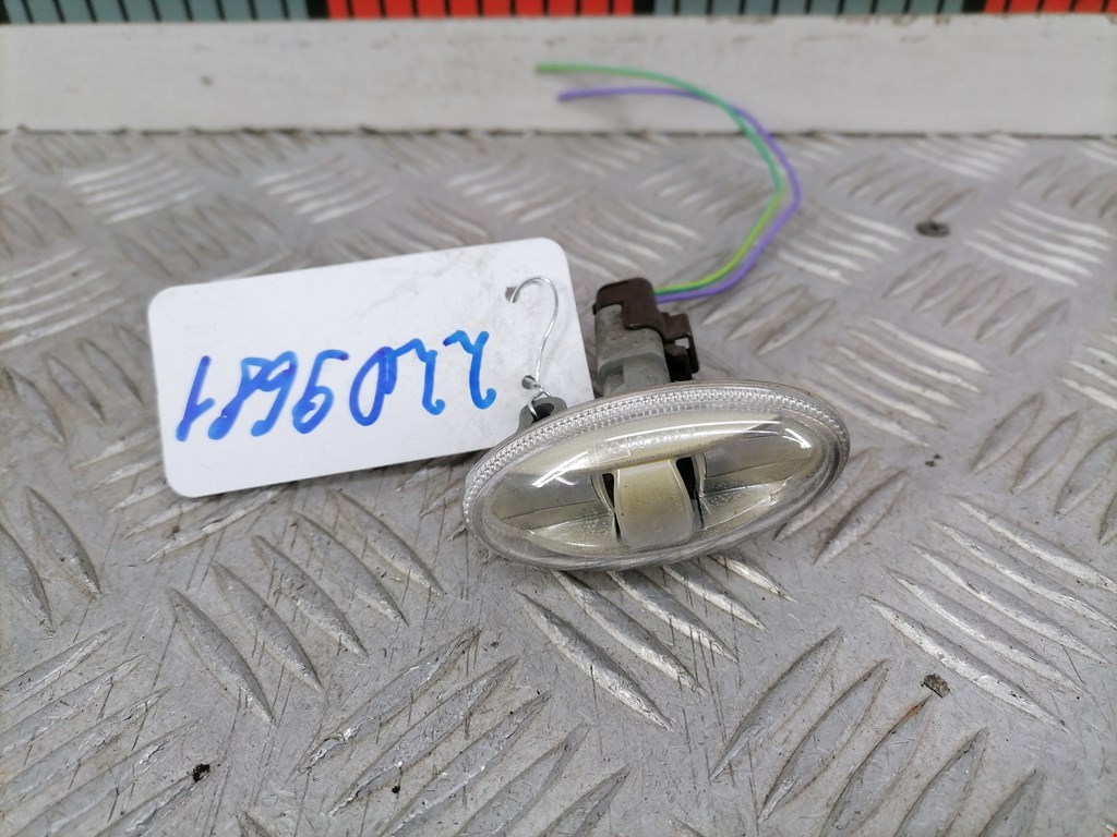 Повторитель на крыло CITROEN C4 Cactus 2014-н.в.