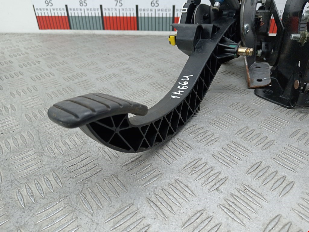 Блок педалей (педальный узел) RENAULT Scenic II 2003-2010