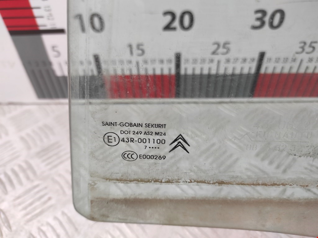 Стекло двери заднее левое CITROEN C4 Grand Picasso 2006-2013