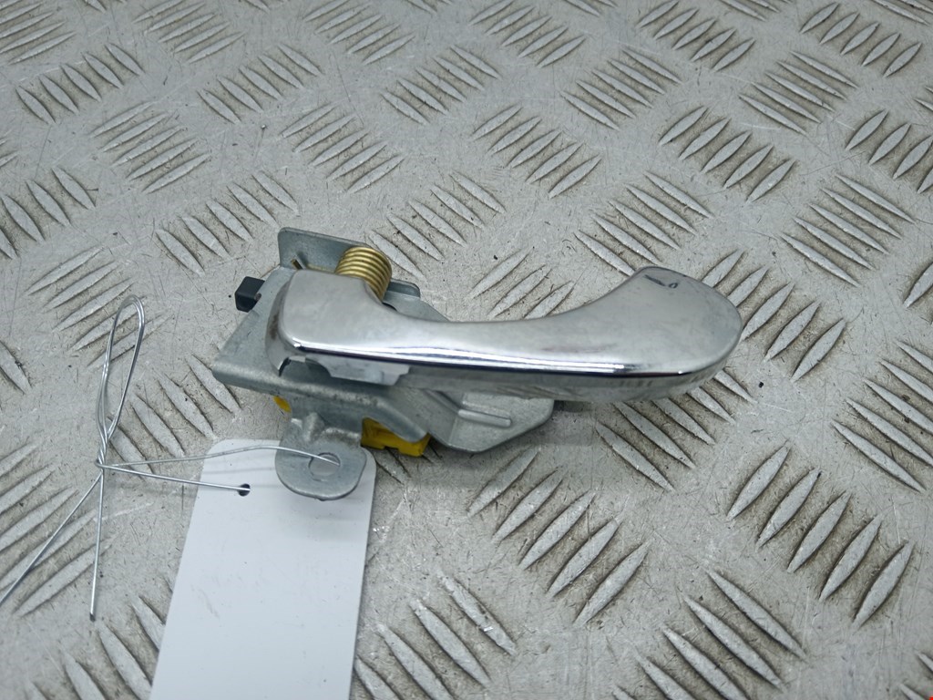 Ручка дверная задняя внутренняя левая MITSUBISHI Space Star 1999-2006