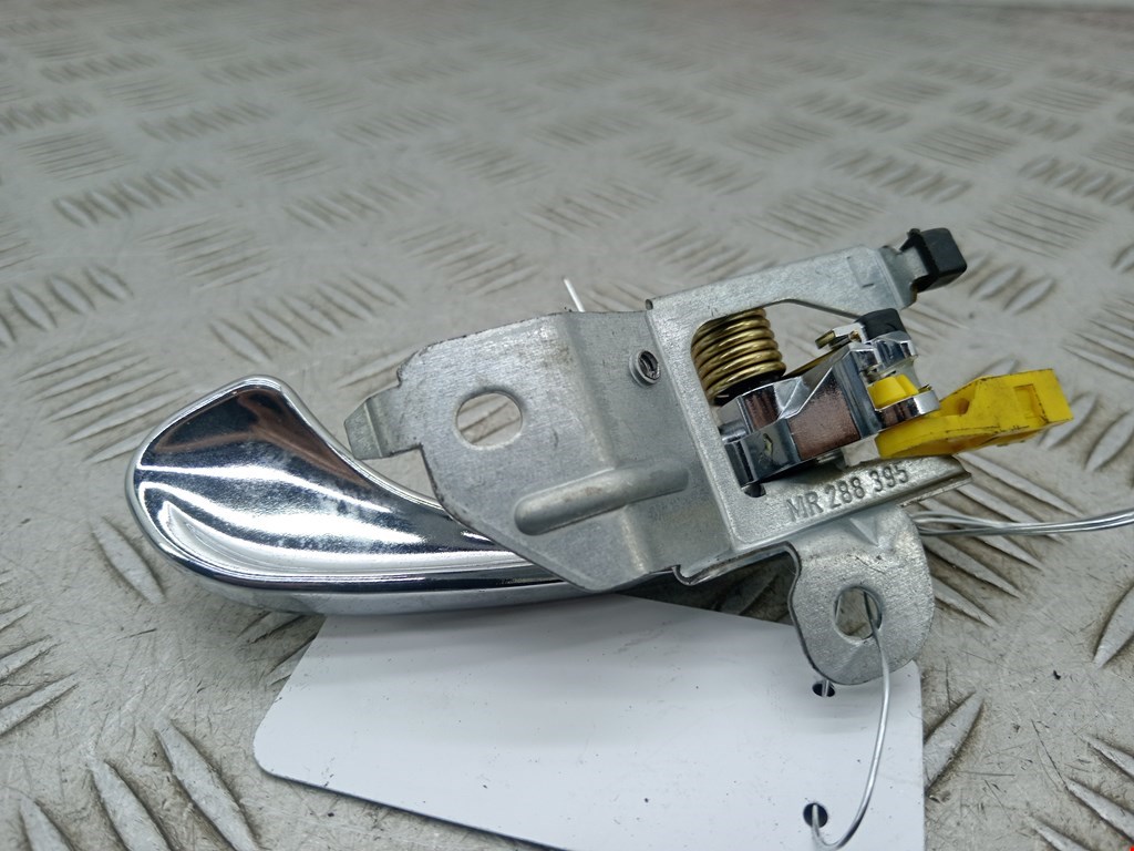 Ручка дверная задняя внутренняя левая MITSUBISHI Space Star 1999-2006