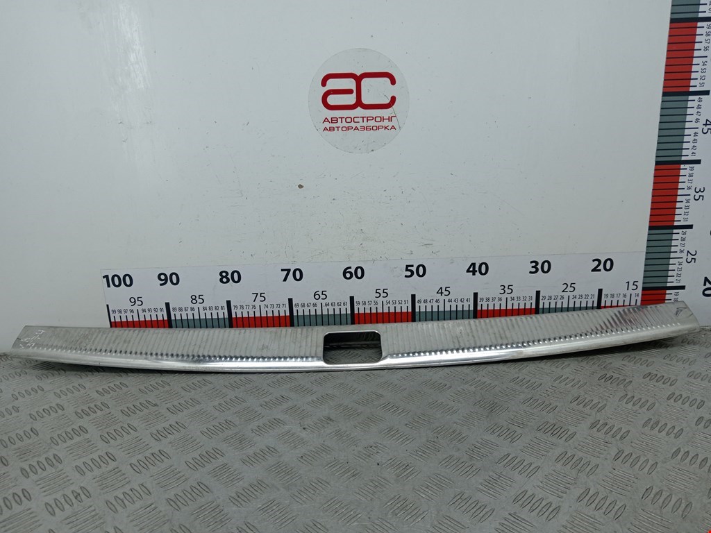 Накладка внутренняя на заднюю панель кузова (багажника замка багажника) Audi A6 C5 Allroad (2000-2006)