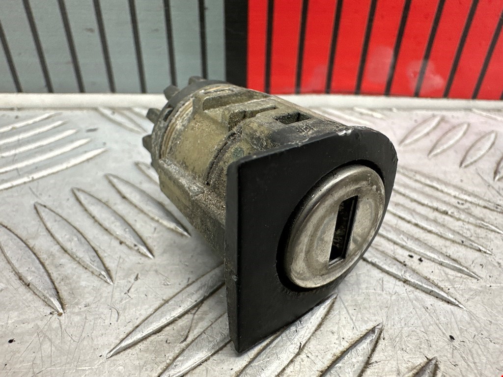 Вставка замка багажника AUDI A6 C6 2004-2010