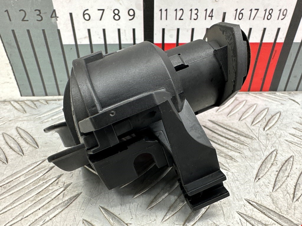 Замок багажника (крышки двери) BMW 3er E90/E91 2005-2012