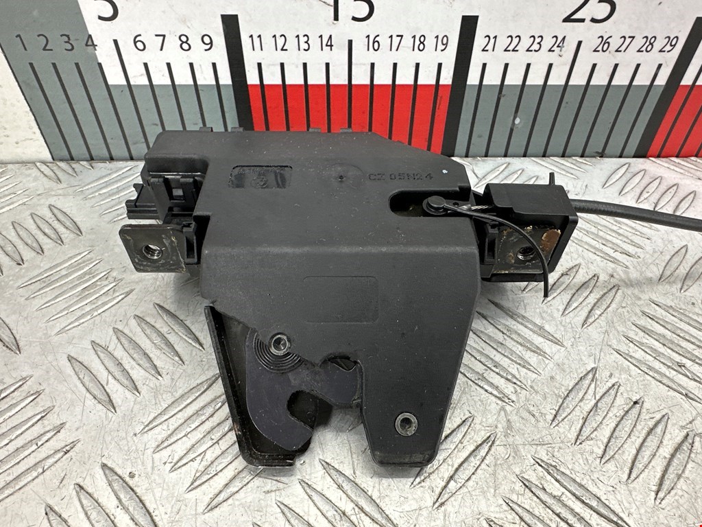 Замок багажника (крышки двери) BMW 3er E90/E91 2005-2012