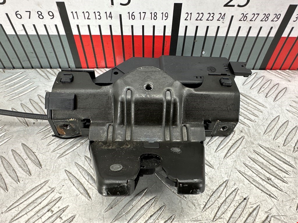 Замок багажника (крышки двери) BMW 3er E90/E91 2005-2012