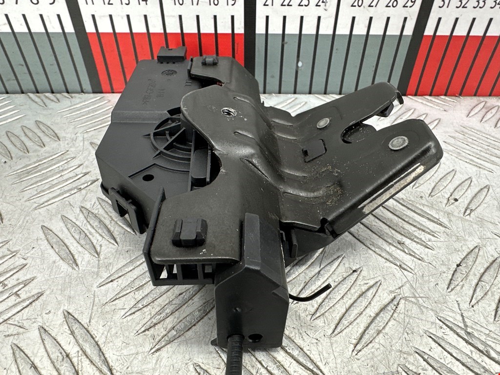 Замок багажника (крышки двери) BMW 3er E90/E91 2005-2012