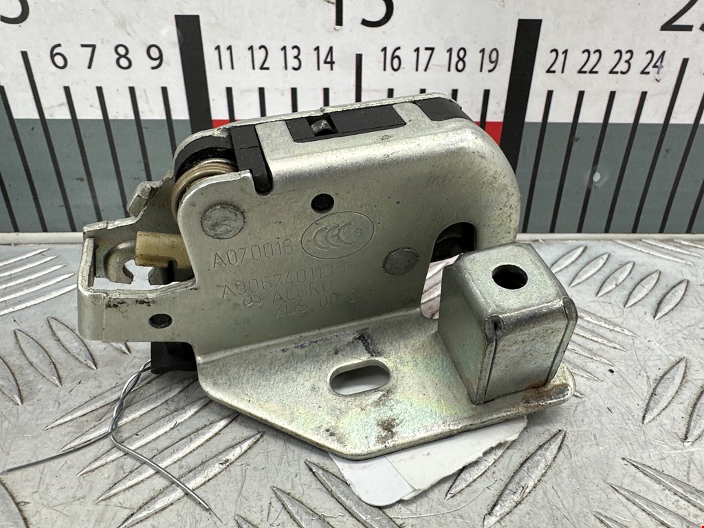 Замок двери распашной левой Mercedes Sprinter 2 (W906) (2006-2016)