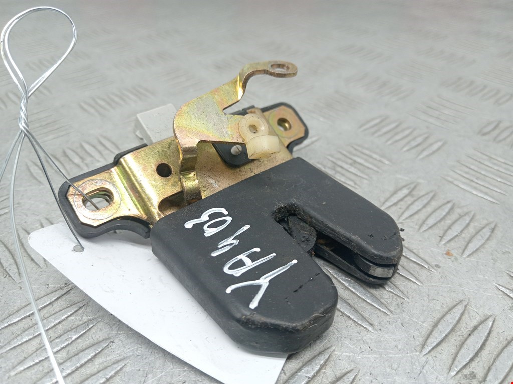 Замок багажника (крышки двери) AUDI A6 C5 1997-2004