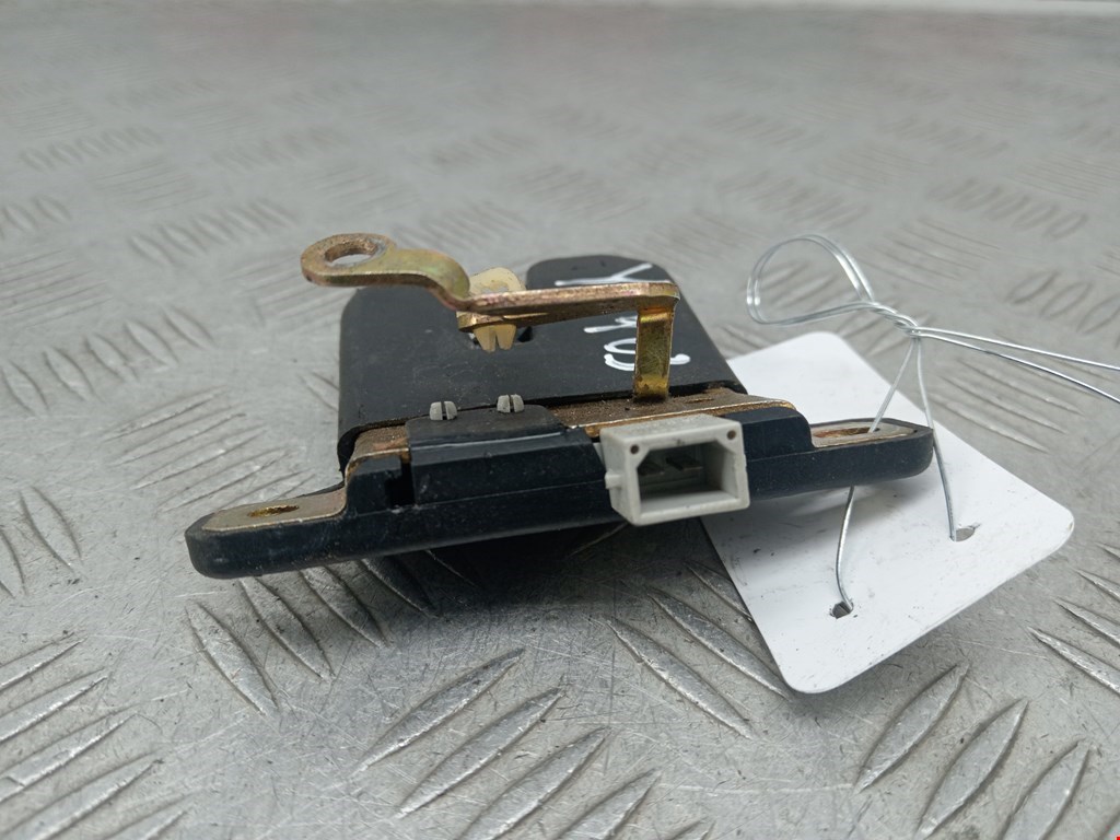 Замок багажника (крышки двери) AUDI A6 C5 1997-2004