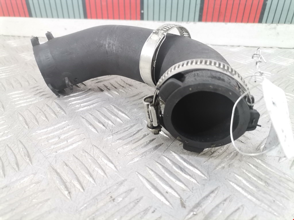 Патрубок интеркулера AUDI A4 B6 2001-2005