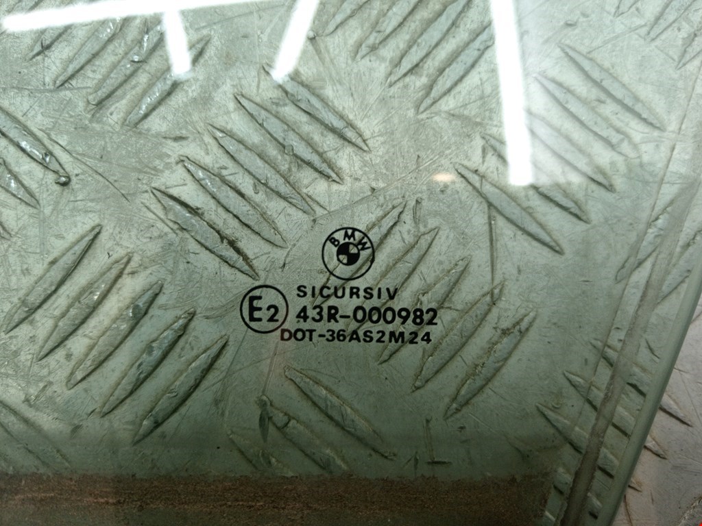 Стекло двери переднее левое BMW 5er 5 серия E39 1995-2004