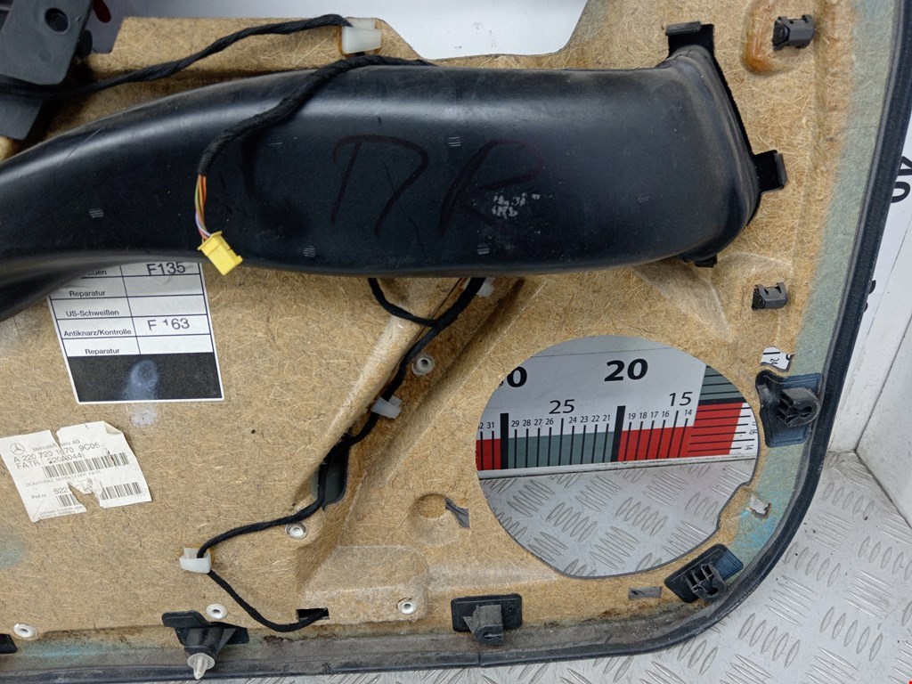 Обшивка двери передняя правая MERCEDES-BENZ S-Class IV W220 1998-2005