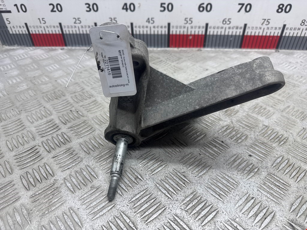 Кронштейн (крепление лапа траверса) кпп Renault Megane 2 (2002-2009)