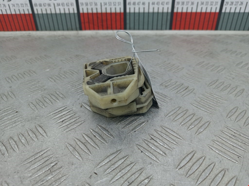 Кронштейн (крепление) радиатора SEAT Toledo 2012-2019