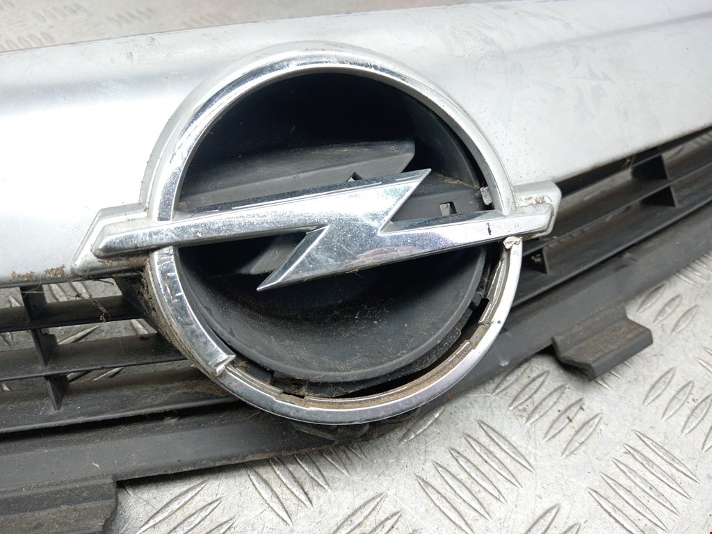Решетка радиатора OPEL Tigra B 2004-2009