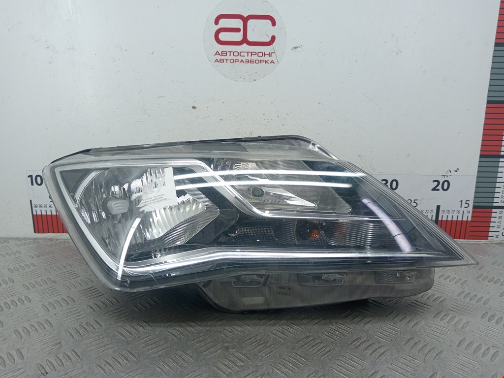 Фара правая SEAT Toledo 2012-2019
