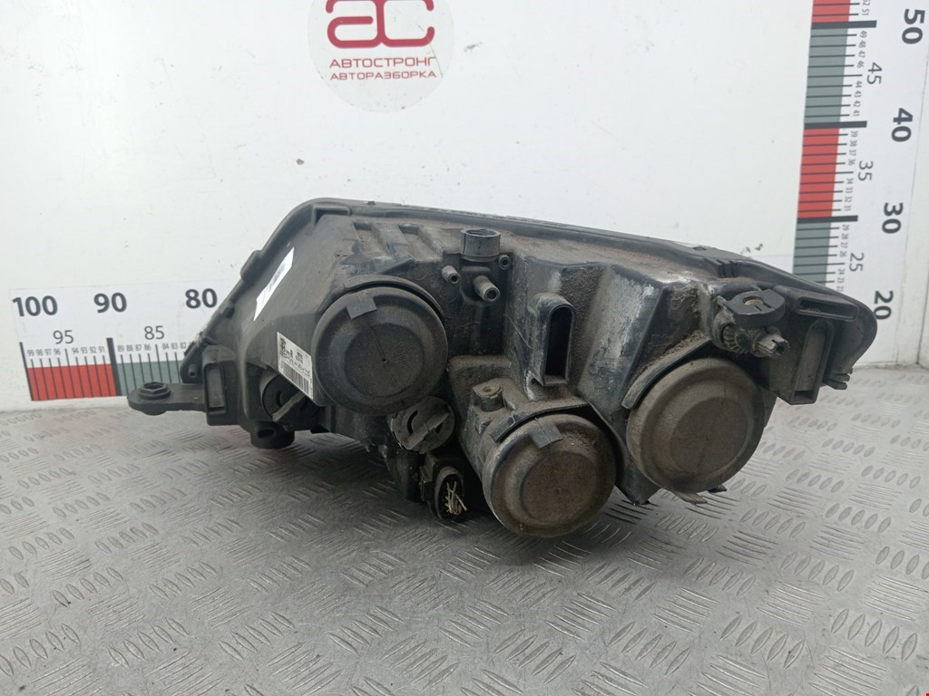 Фара правая SEAT Toledo 2012-2019