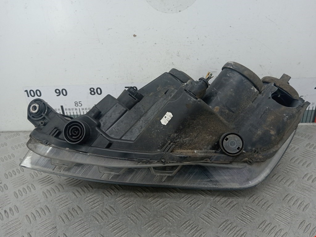 Фара правая SEAT Toledo 2012-2019