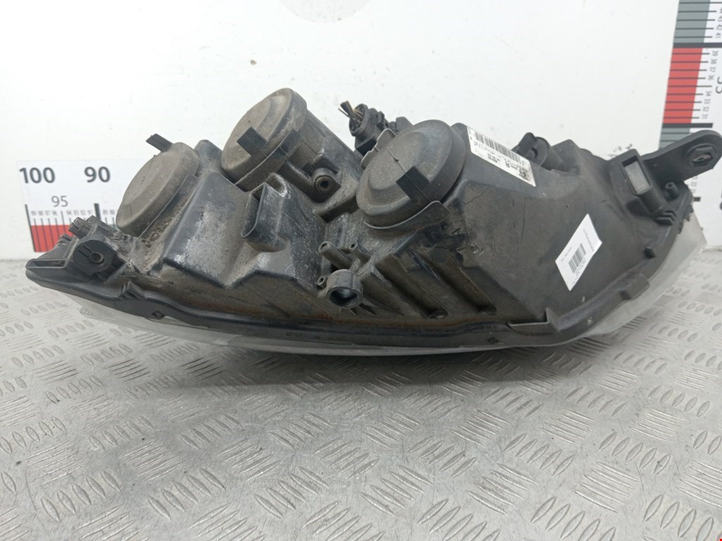 Фара правая SEAT Toledo 2012-2019