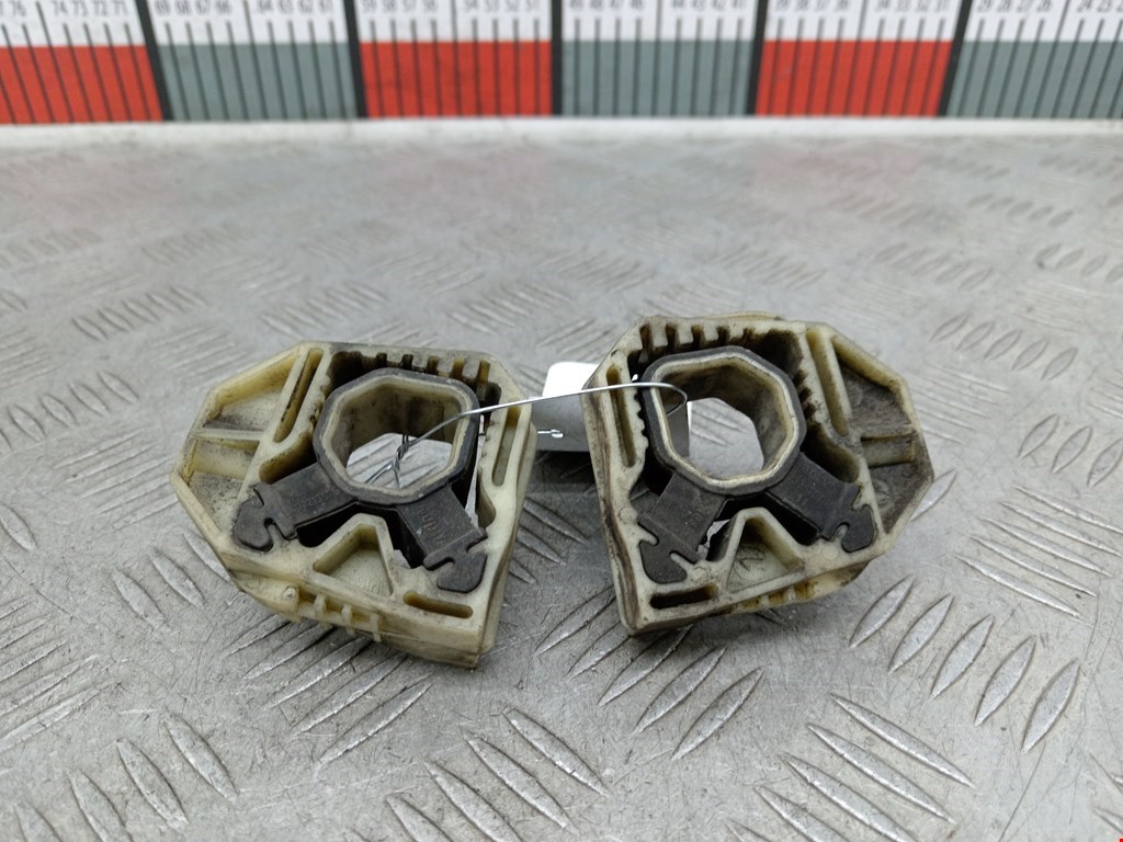 Кронштейн (крепление) радиатора SEAT Toledo 2012-2019