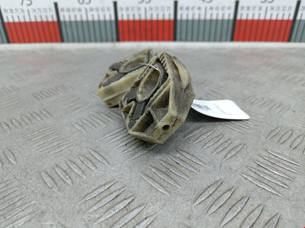 Кронштейн (крепление) радиатора SEAT Toledo 2012-2019