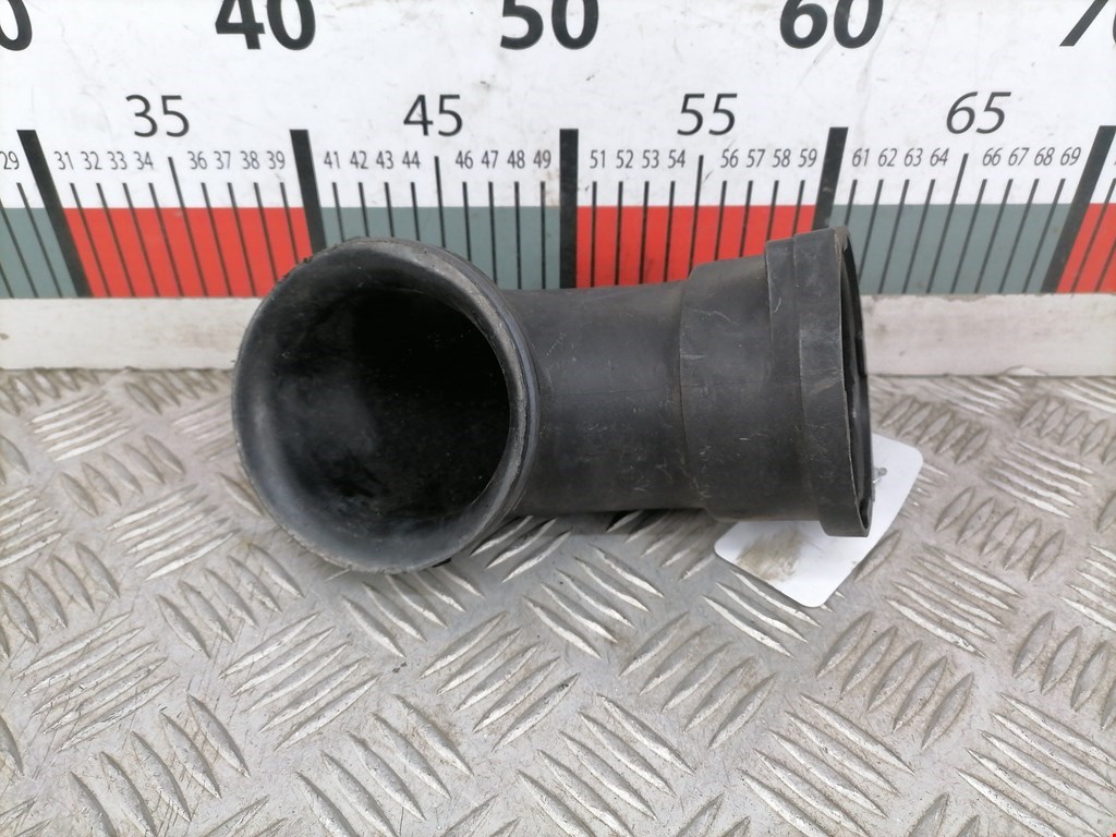 Патрубок воздушного фильтра VOLKSWAGEN Touareg 2002-2010