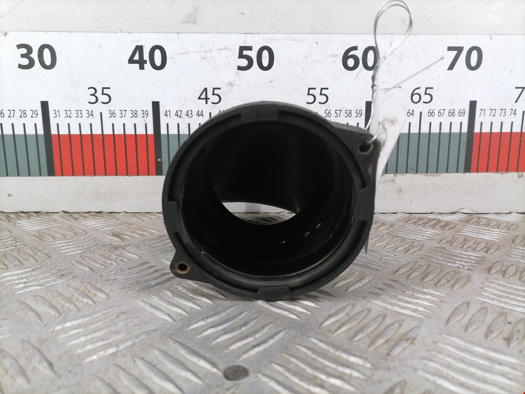 Патрубок воздушного фильтра VOLKSWAGEN Touareg 2002-2010