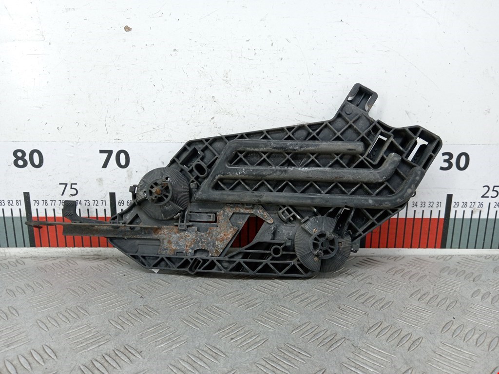 Кронштейн фары правый SKODA Octavia A5 1Z- 2004-2013