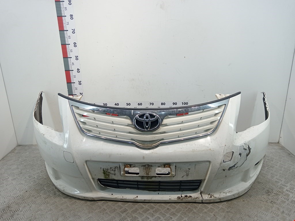 Бампер передний TOYOTA Avensis 2009-2015