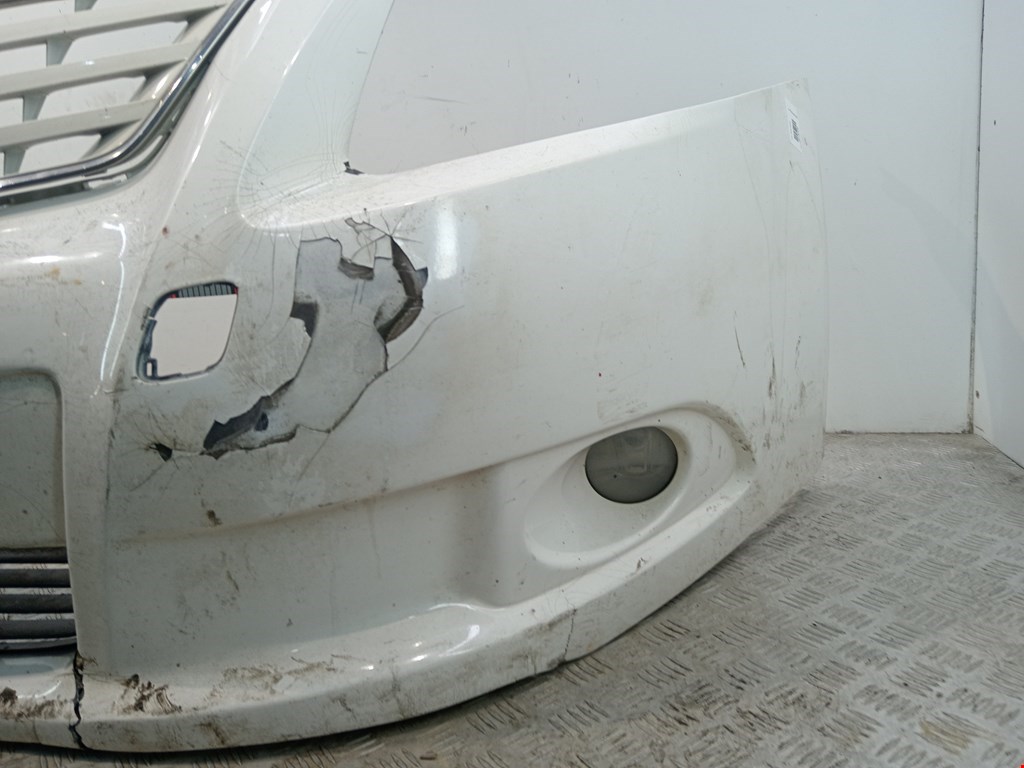 Бампер передний TOYOTA Avensis 2009-2015