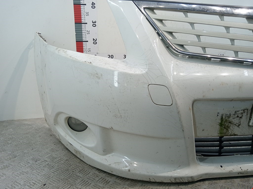 Бампер передний TOYOTA Avensis 2009-2015