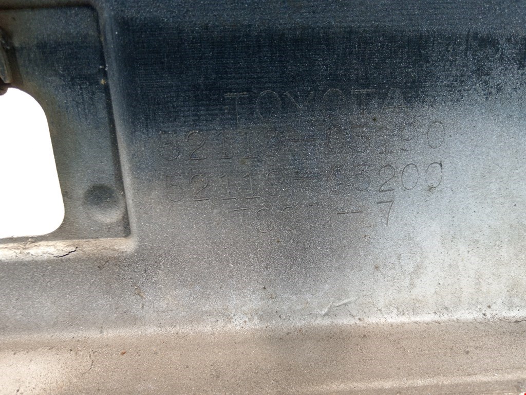 Бампер передний TOYOTA Avensis 2009-2015