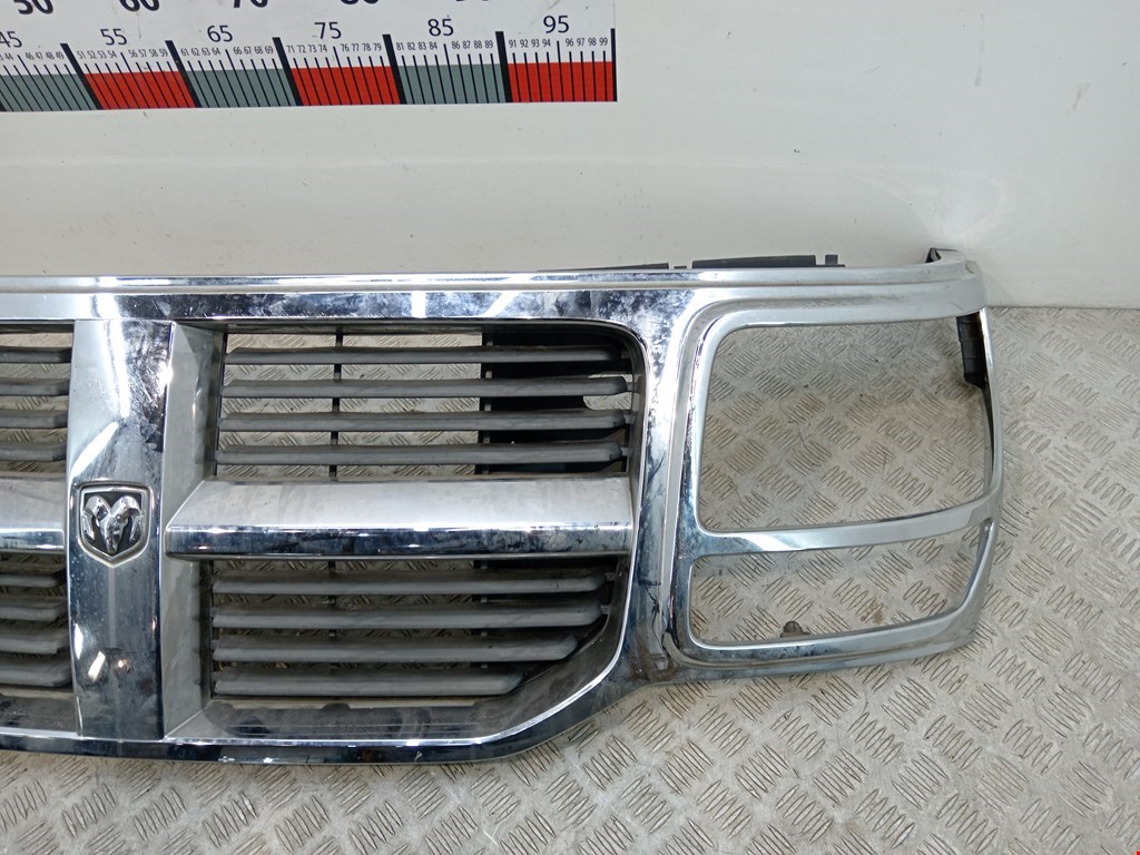 Решетка радиатора DODGE Nitro 2006-2011