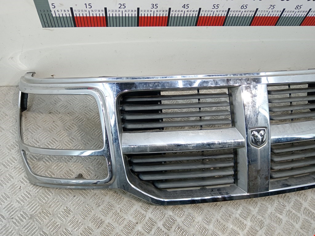 Решетка радиатора DODGE Nitro 2006-2011