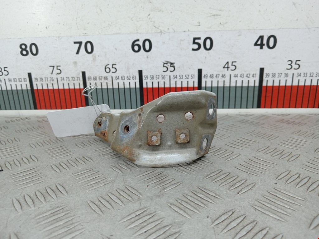 Кронштейн (крепление) крыла переднего левого Toyota Avensis 3 (T270) (2009-2018)