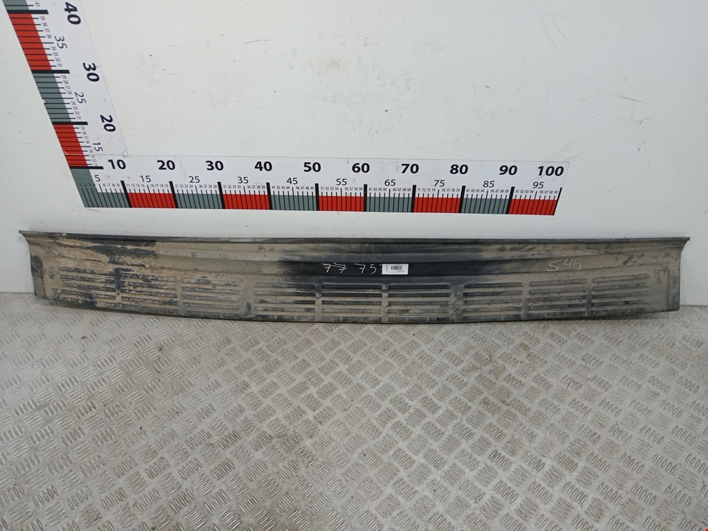 Накладка (молдинг) бампера заднего Toyota Land Cruiser (J200) (2007-2021)