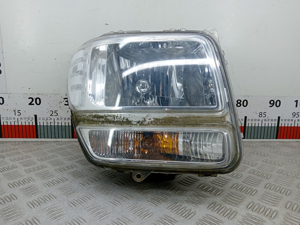 Фара правая DODGE Nitro 2006-2011