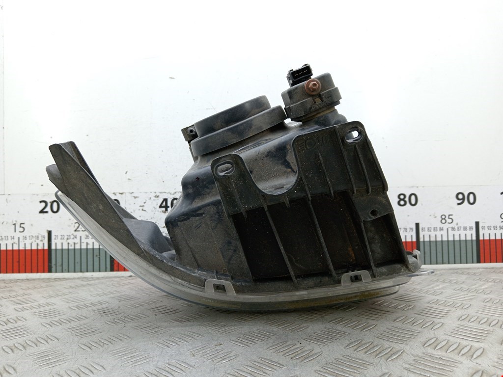 Фара правая DODGE Nitro 2006-2011