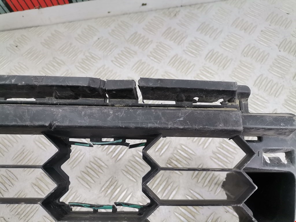 Решетка в бампер SKODA Karoq 2017-н.в.