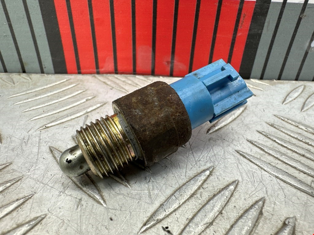 Датчик включения заднего хода (лягушка) Nissan Primera P11 (1995-2002)