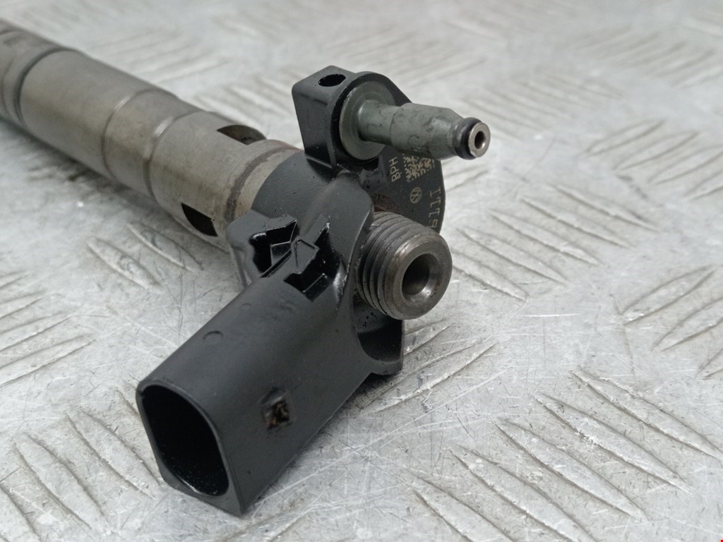 Форсунка дизельная электрическая VOLKSWAGEN Passat B6 2005-2011