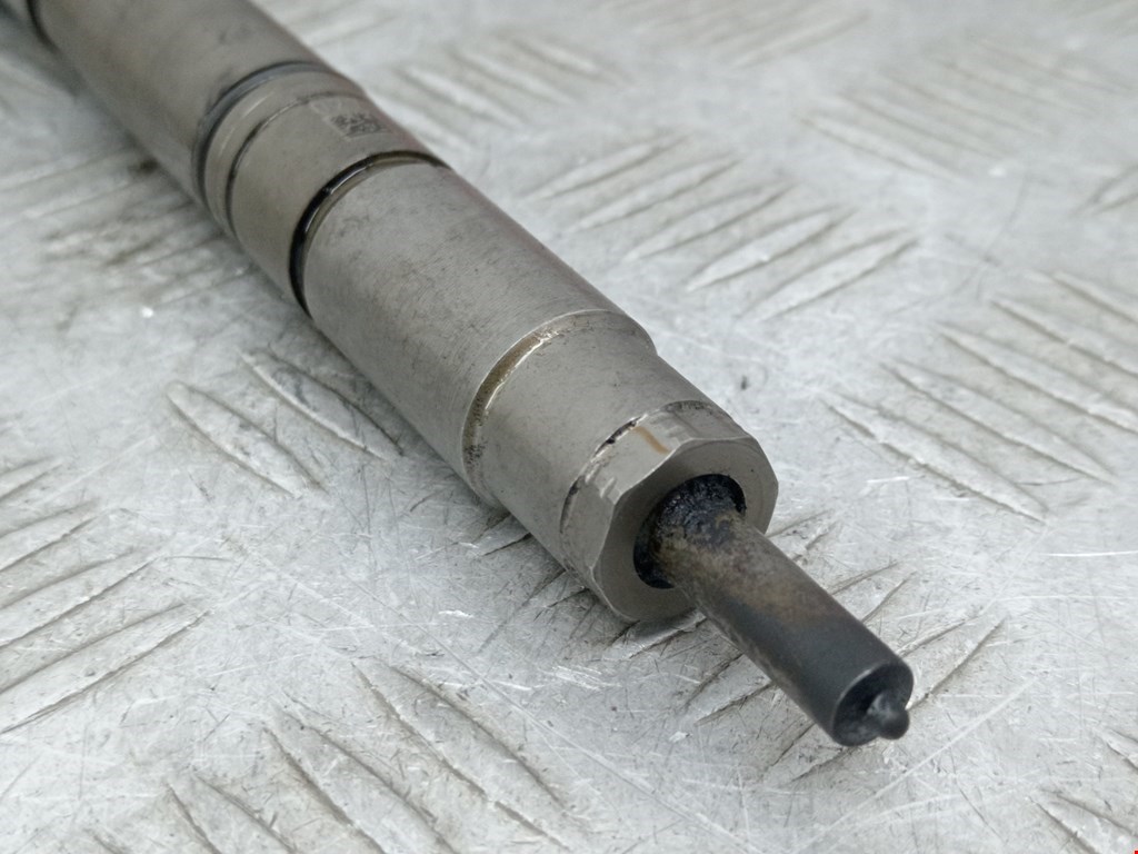 Форсунка дизельная электрическая VOLKSWAGEN Passat B6 2005-2011